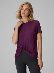 4F T-shirt regular z marszczeniem i modalem damski - fioletowy S. Fioletowe t-shirty 4f, s, bez wzorów, z materiału, bez kołnierzyka, bez ramiączek. Za 89,99 zł.