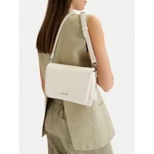 Torebka Lasocki. Białe listonoszki Lasocki, bez wzorów, bez dodatków. Za 159,99 zł.