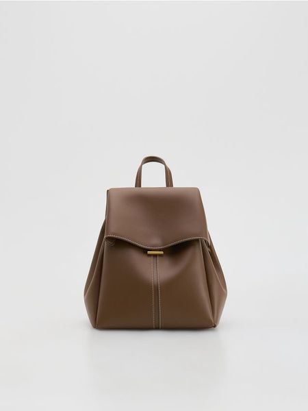 Plecak z imitacji skóry - beżowy. Brązowe plecaki Reserved. Za 139,99 zł.