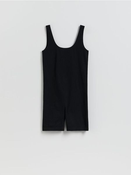 Prążkowany kombinezon - czarny. Czarne kombinezony Reserved, l, bez wzorów, z dzianiny, bez kołnierzyka, bez ramiączek. Za 99,99 zł.