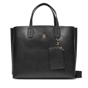 Torebka Tommy Hilfiger. Czarne torebki klasyczne TOMMY HILFIGER, bez wzorów, bez dodatków. Za 539,99 zł.