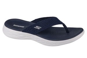 Japonki damskie, On The Go 600 Sunny. Niebieskie klapki Skechers, bez wzorów, z materiału, bez obcasa. Za 199,99 zł.