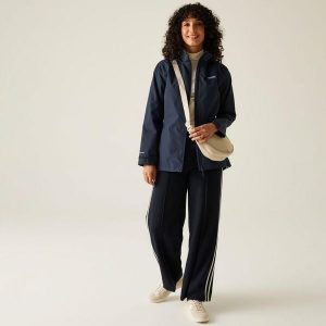 Kurtka turystyczna damska Daysha II wodoodporna. Niebieskie kurtki Regatta, bez wzorów, bez kaptura. Za 249,99 zł.