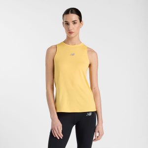 Koszulka damska New Balance WT51252CEE – żółta. Żółte bluzki New Balance, m, bez wzorów, z materiału, eleganckie, bez kołnierzyka, bez ramiączek. Za 129,99 zł.