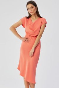 Elegancka asymetryczna sukienka z dekoltem woda pomarańczowa. Brązowe sukienki Stylove, s, bez wzorów, eleganckie, z asymetrycznym kołnierzem, bez ramiączek, asymetryczne. Za 339,00 zł.