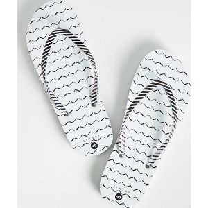 Wzorzyste klapki - Biały. Klapki marki Sinsay. Za 14,99 zł.