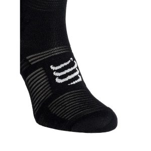 Skarpety biegowe Compressport Pro Racing Socks v4.0 Trail. Białe skarpetki Compressport, bez wzorów. Za 93,99 zł.