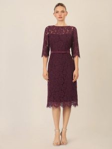 APART Sukienka w kolorze fioletowym rozmiar: 44. Różowe sukienki Apart, bez wzorów, z koronki, bez kołnierzyka, bez ramiączek, midi. Za 295,99 zł.