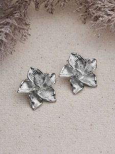 Lodie Silver Kolczyki-wkrętki rozmiar: onesize. Szare kolczyki Lodie Silver, metalowe. Za 58,14 zł.