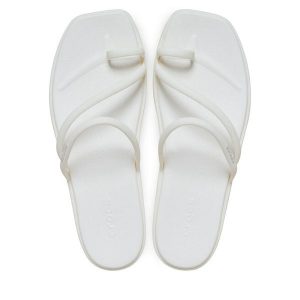 Japonki Crocs. Brązowe klapki Crocs, bez wzorów, bez obcasa. Za 179,99 zł.