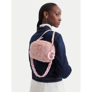 Torebka Guess. Czerwone torebki klasyczne Guess, z aplikacjami, bez dodatków. Za 264,99 zł.