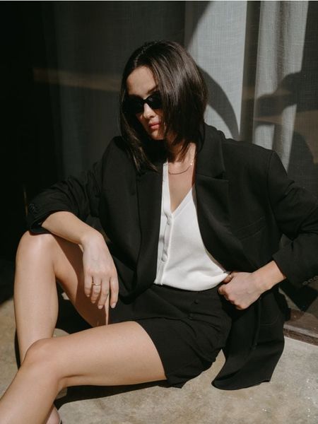 Jednorzędowa marynarka oversize - czarny. Czarne marynarki i żakiety Reserved, l, bez wzorów, z tkaniny. W wyprzedaży za 159,99 zł.