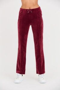 JUICY COUTURE Bordowe spodnie dresowe Tina Track Pants. Czerwone spodnie dresowe Juicy Couture, s, bez wzorów, z dresówki. W wyprzedaży za 291,99 zł.