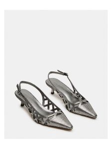 Steve Madden Czółenka w kolorze srebrnym rozmiar: 37. Szare czółenka Steve Madden, bez wzorów, bez obcasa, na szpilce, bez zapięcia. Za 232,78 zł.