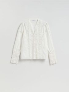 Koszula z koronkowymi wstawkami - biały. Białe koszule Reserved, l, bez wzorów, z bawełny, bez kołnierzyka, bez ramiączek. Za 139,99 zł.