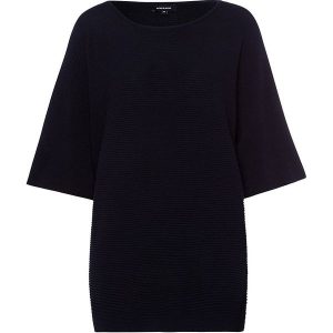 Sweter w kolorze granatowym. Swetry oversize marki More & More. W wyprzedaży za 104,95 zł.