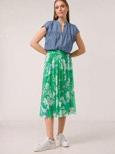 Gerry Weber Bluzka w kolorze niebieskim rozmiar: 38. Niebieskie bluzki Gerry Weber, bez wzorów, z lyocellu, bez kołnierzyka, bez ramiączek. Za 140,53 zł.