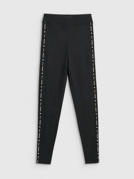 4F Legginsy dzianinowe damskie - czarne M. Czarne legginsy 4f, bez wzorów, z dzianiny. Za 99,99 zł.