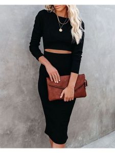 Milan Kiss Sukienka w kolorze czarnym rozmiar: M. Czarne sukienki Milan Kiss, m, bez wzorów, bez kołnierzyka, bez ramiączek, midi. Za 165,99 zł.