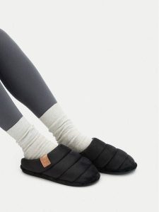 G-Star Raw Kapcie CEO-WSS21717-01 Czarny. Czarne kapcie G-Star, bez wzorów, z materiału. Za 43,99 zł.