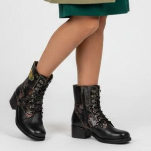 Botki damskie Laura Vita, na klocku i cholewka ze skóry za kostkę we wzory, czarne, SO2014-3. Czarne botki LAURA VITA, bez wzorów, ze skóry, za kostkę, bez obcasa, na obcasie, bez zapięcia. Za 441,99 zł.