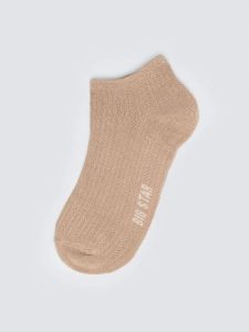 Stopki damskie ażurowe beżowe Holiana 801. Brązowe skarpetki Big Star, w ażurowe wzory, ze skóry. Za 19,99 zł.