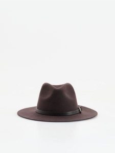 Wełniany kapelusz - ciemnobrązowy. Brązowe kapelusze Reserved, bez wzorów, z wełny. Za 119,99 zł.