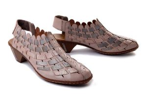 RIEKER 46778-64 beige combination, sandały damskie. Brązowe sandały Rieker, bez wzorów, bez obcasa, na obcasie, bez zapięcia. Za 244,93 zł.