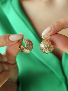 L'Atelier de Gaia Pozłacane kolczyki-wkrętki rozmiar: onesize. Żółte kolczyki L'Atelier de Gaia, pozłacane. Za 84,01 zł.