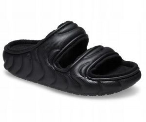 Klapki Dla Dorosłych Crocs Classic Cozzy Overpuff. Czarne klapki Crocs, bez wzorów, z materiału, bez obcasa. Za 202,99 zł.