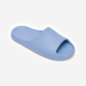 Klapki basenowe Nabaiji 500 Style. Niebieskie klapki NABAIJI, bez wzorów, z materiału, bez obcasa. Za 59,99 zł.