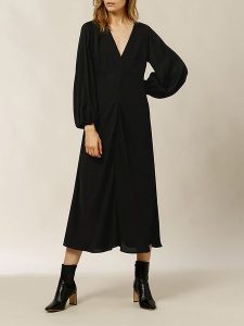 IVY & OAK Sukienka w kolorze czarnym rozmiar: 34. Czarne sukienki IVY & OAK, bez wzorów, z wiskozy, bez kołnierzyka, bez ramiączek, maxi. Za 148,96 zł.