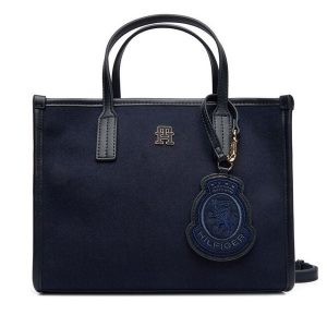 Torebka Tommy Hilfiger. Niebieskie torebki klasyczne TOMMY HILFIGER, bez wzorów, bez dodatków. Za 389,99 zł.