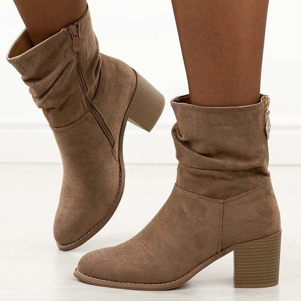 Coffee jesienne zamszowe botki damskie na obcasie S.Barski 52-516. Żółte botki S.BARSKI, na jesień, bez wzorów, z jeansu, bez obcasa, na obcasie, bez zapięcia. Za 229,00 zł.