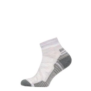 Skarpety trekkingowe damskie Smartwool Hike Light Cushion Ankle. Fioletowe skarpetki Smartwool, bez wzorów, z wełny. Za 89,99 zł.