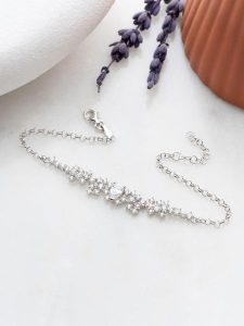 Lodie Silver Srebrna bransoletka z elementami ozdobnymi rozmiar: onesize. Szare bransoletki Lodie Silver, z cyrkonią, srebrne. Za 130,99 zł.