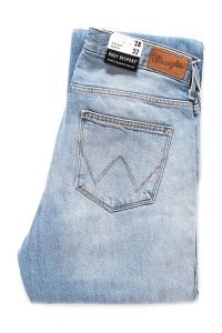 WRANGLER HIGH BOOTCUT FIJI W27UFH127 112128182. Niebieskie spodnie z wysokim stanem Wrangler, bez wzorów, z jeansu, z podwyższonym stanem. Za 189,99 zł.