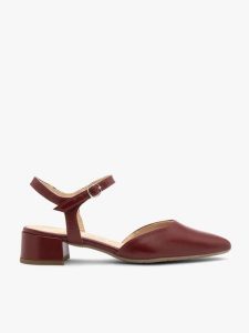 Bordowe czółenka damskie slingback bez pięty. Czerwone czółenka Brawo sp. z o.o., bez wzorów, ze skóry, bez obcasa, na obcasie, bez zapięcia. W wyprzedaży za 296,99 zł.