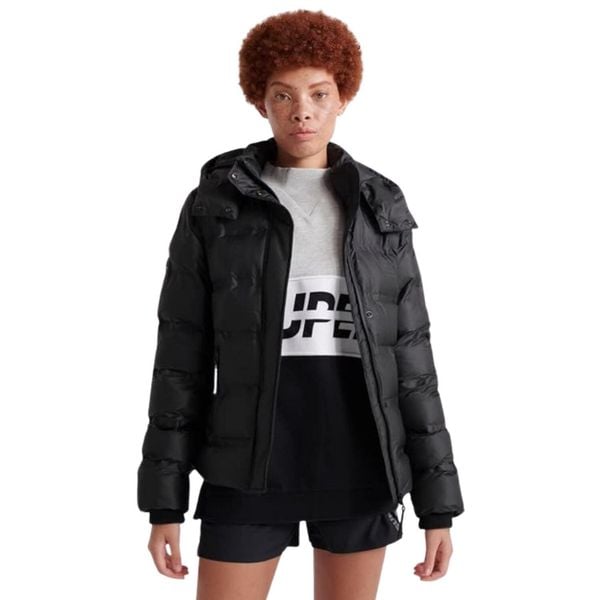 Kurtka turystyczna damska Superdary Koanda. Czarne kurtki Superdry, na jesień, bez wzorów, z poliesteru, bez kaptura. W wyprzedaży za 291,00 zł.