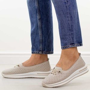 Beżowe ażurowe skórzane półbuty damskie S.Barski 7044. Brązowe półbuty S.BARSKI, na jesień, w ażurowe wzory, z jeansu, bez obcasa, na płaskiej podeszwie, bez zapięcia. Za 249,00 zł.