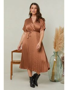Curvy Lady Sukienka w kolorze jasnobrązowym rozmiar: 40/42. Brązowe sukienki Curvy Lady, na co dzień, bez wzorów, z tkaniny, klasyczne, bez kołnierzyka, bez ramiączek, maxi, proste. Za 118,56 zł.