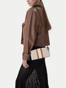 MICHAEL Michael Kors Torebka 32R6GQ6C1B Écru. Białe torebki klasyczne MICHAEL Michael Kors, bez wzorów, ze skóry, bez dodatków. Za 601,99 zł.