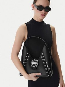 Just Cavalli Torebka 80RA4BA6 Czarny. Czarne torebki klasyczne Just Cavalli, bez wzorów, ze skóry, bez dodatków. Za 674,99 zł.