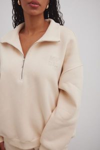 Bluza oversize z zamkiem w kolorze BISQUIT - STATE-UNI. Brązowe bluzy Marsala, bez wzorów, z bawełny, bez kaptura. Za 299,90 zł.