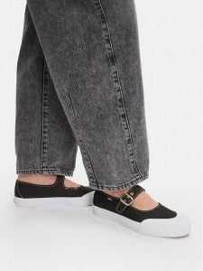 Vans Baleriny Mary Jane VN000CRR6BT1 Czarny. Czarne balerinki Vans, bez wzorów, bez obcasa, bez zapięcia. Za 319,99 zł.