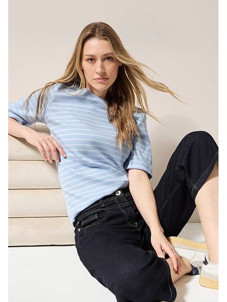 Cecil Koszulka w kolorze błękitnym rozmiar: M. Niebieskie bluzki Cecil, m, bez wzorów, prążkowane, bez kołnierzyka, bez ramiączek. Za 56,93 zł.