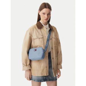 Torebka Tommy Jeans. Niebieskie listonoszki Tommy Jeans, bez wzorów, z jeansu, bez dodatków. Za 289,99 zł.