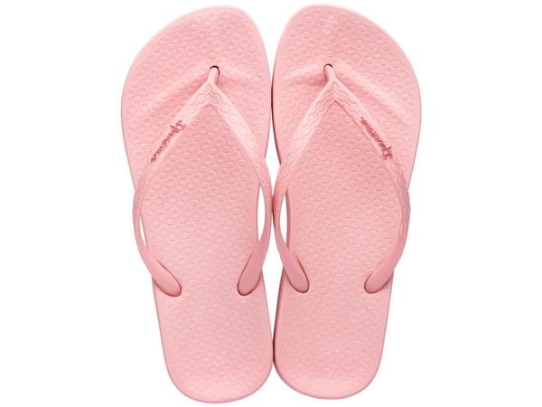 Japonki plażowe damskie Ipanema Anatomic Colors Fem. Czerwone klapki Ipanema, bez wzorów, z gumy, bez obcasa, na płaskiej podeszwie. Za 65,99 zł.