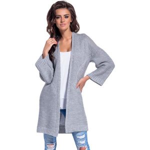 Sweter w kolorze jasnoszarym. Szare swetry klasyczne marki LEMONIADE, ze splotem. Za 89,95 zł.