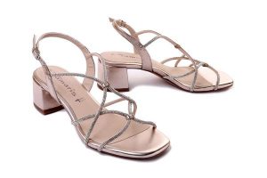 TAMARIS 28236-42 933 light gold, sandały damskie. Żółte sandały Tamaris, bez wzorów, z gumy, bez obcasa, na obcasie, bez zapięcia. Za 329,90 zł.